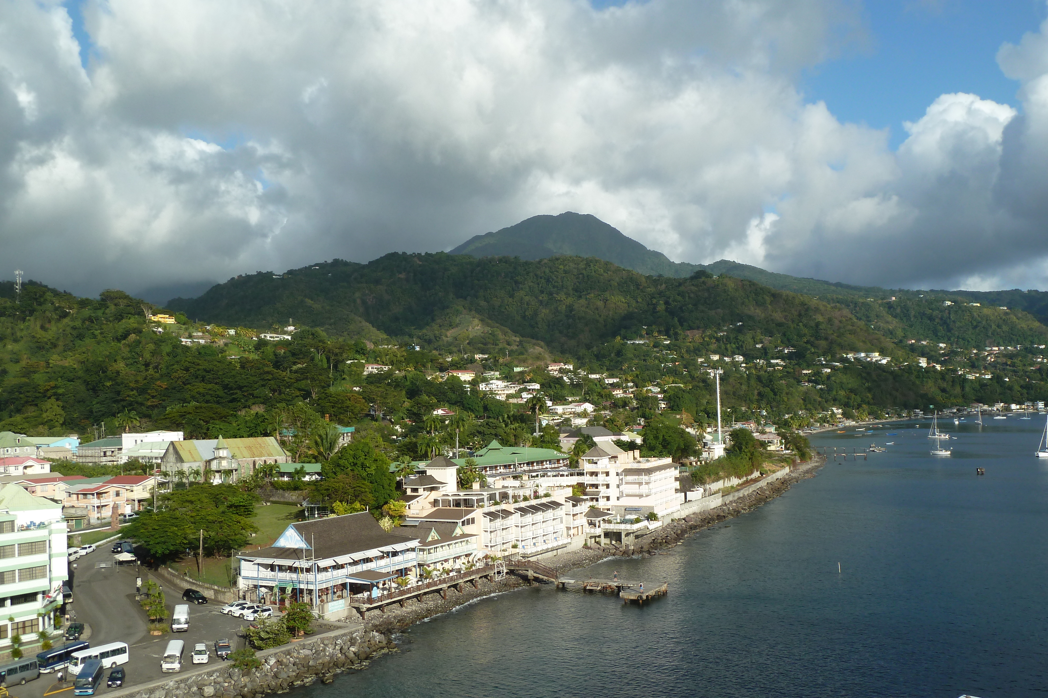 Dominica,_Karibik_-_Fort_Young_Hotel,_Roseau_Dominica_-_panoramio