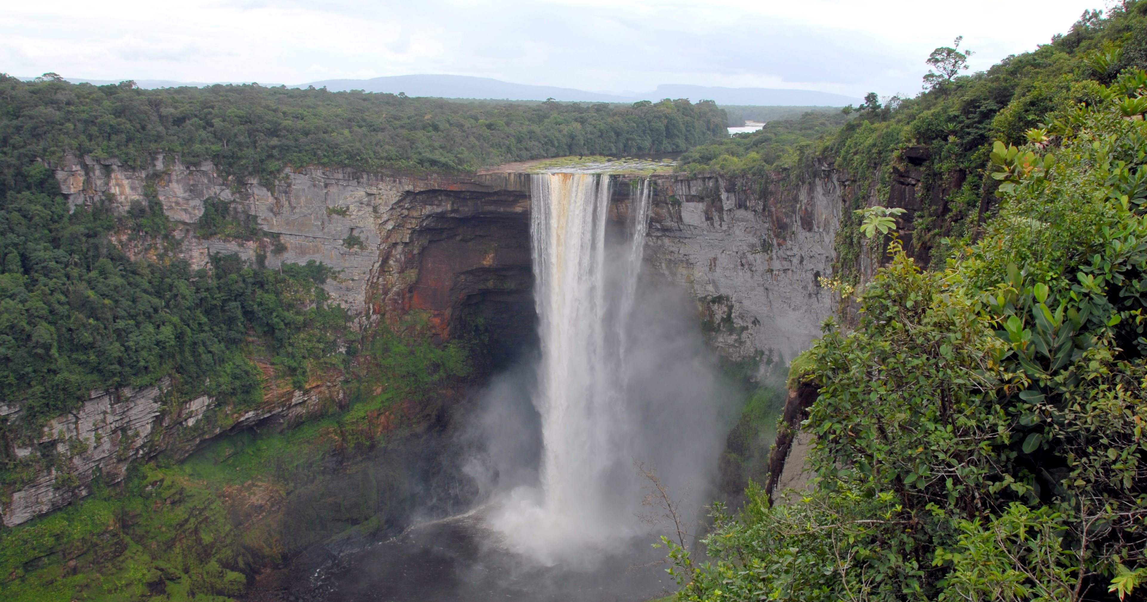 Kaieteur_Falls_Guyana_(2)_2007